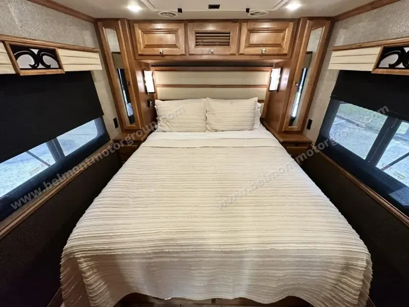 2017 Tiffin Allegro Breeze 32BR photo 45