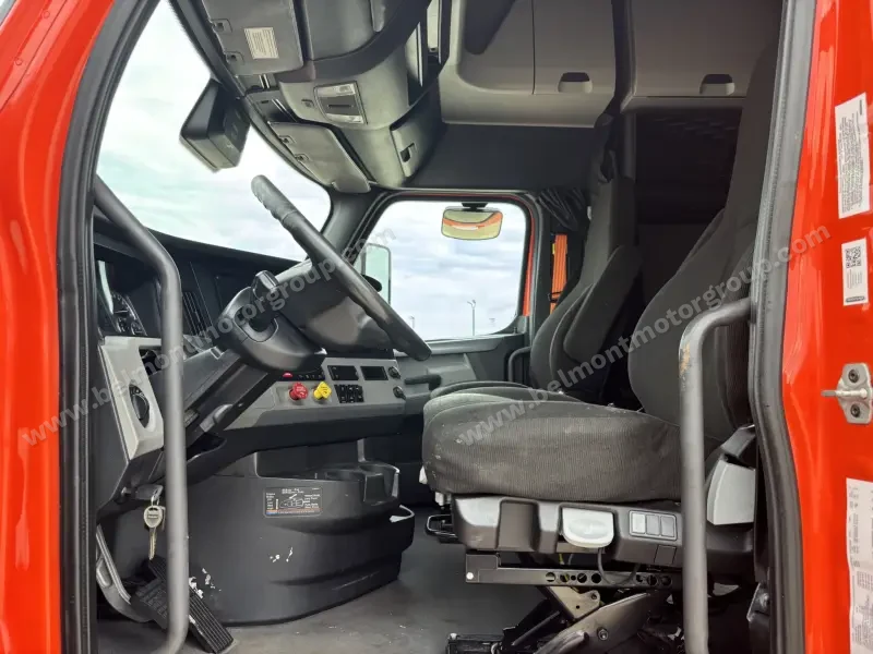 2021 Freightliner CASCADIA 126 photo 16