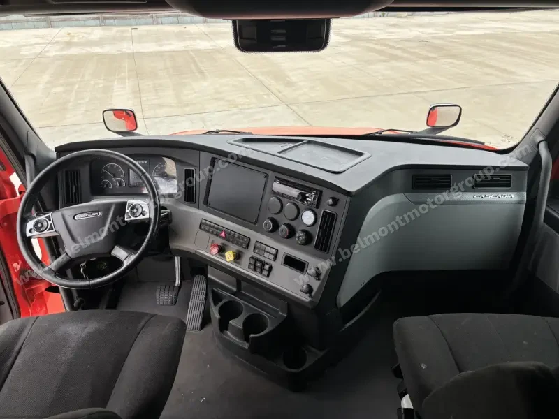 2021 Freightliner CASCADIA 126 photo 9