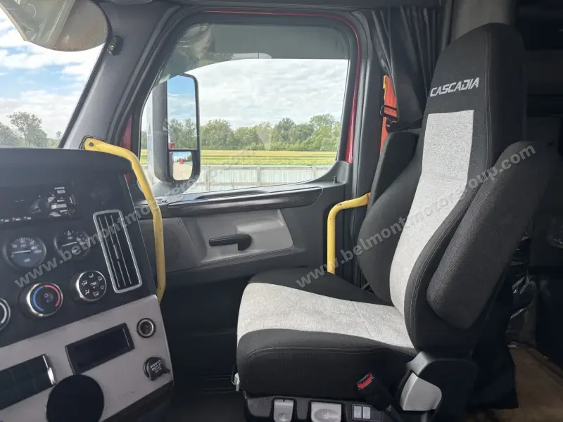 2019 Freightliner Cascadia – Cummins X15 – 400 HP – 72-Inch Raised-Roof Sleeper photo 10