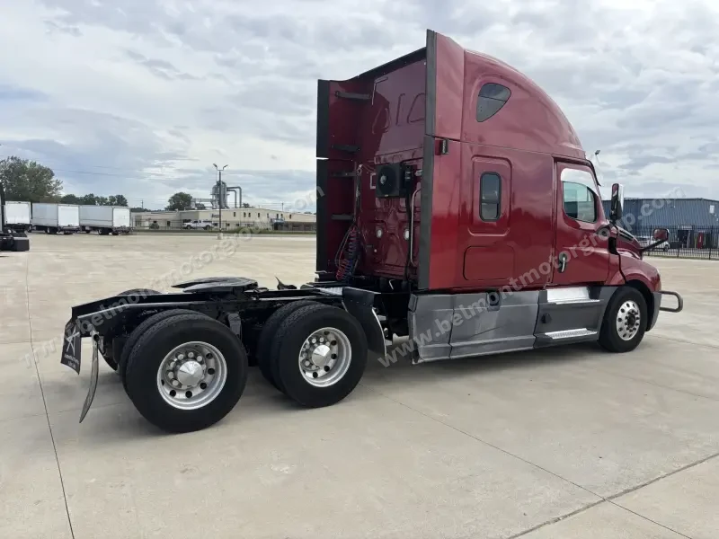 2019 Freightliner Cascadia – Cummins X15 – 400 HP – 72-Inch Raised-Roof Sleeper photo 5