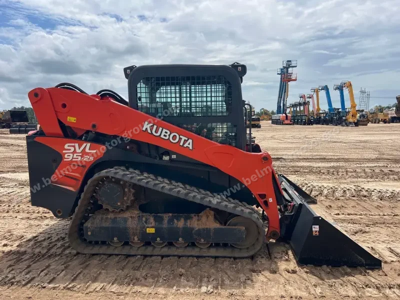 2023 Kubota SVL95-2S photo 6